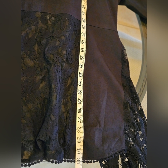 The Pyramid Collection Black Lace Women's Lined Blazer. - Picture 16 of 16